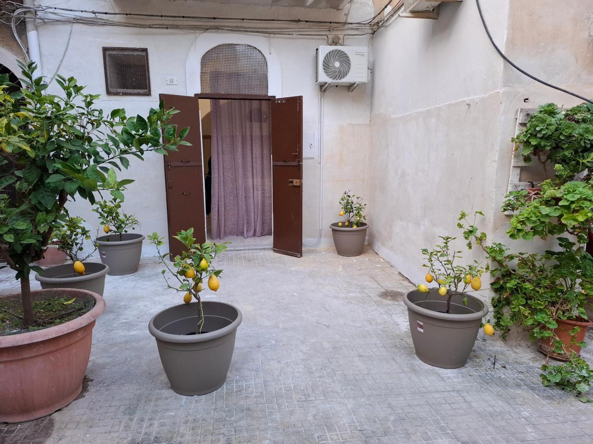 B&B Le Lumie "Il Cortiletto Del Centro" Агридженто Экстерьер фото